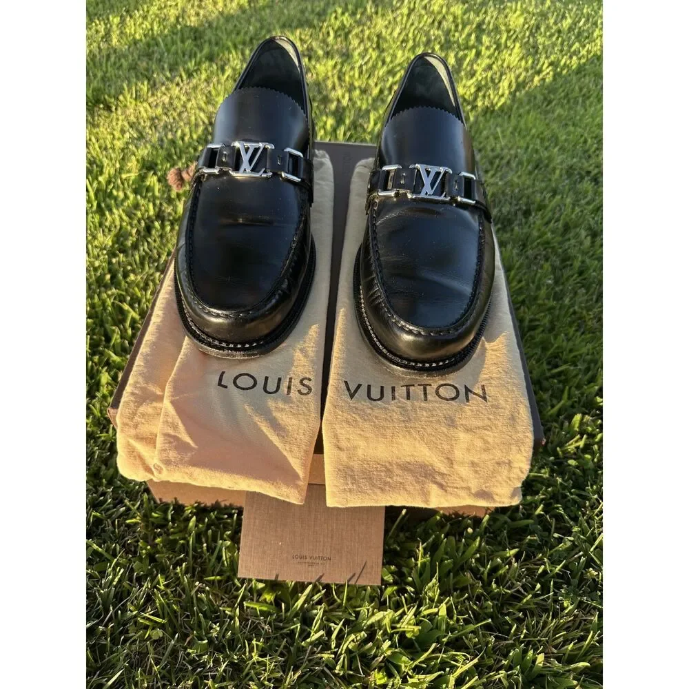 Louis Vuitton Le Mocassin Men’s 9M Black Leather LV Logo Loafers Made Italy Box